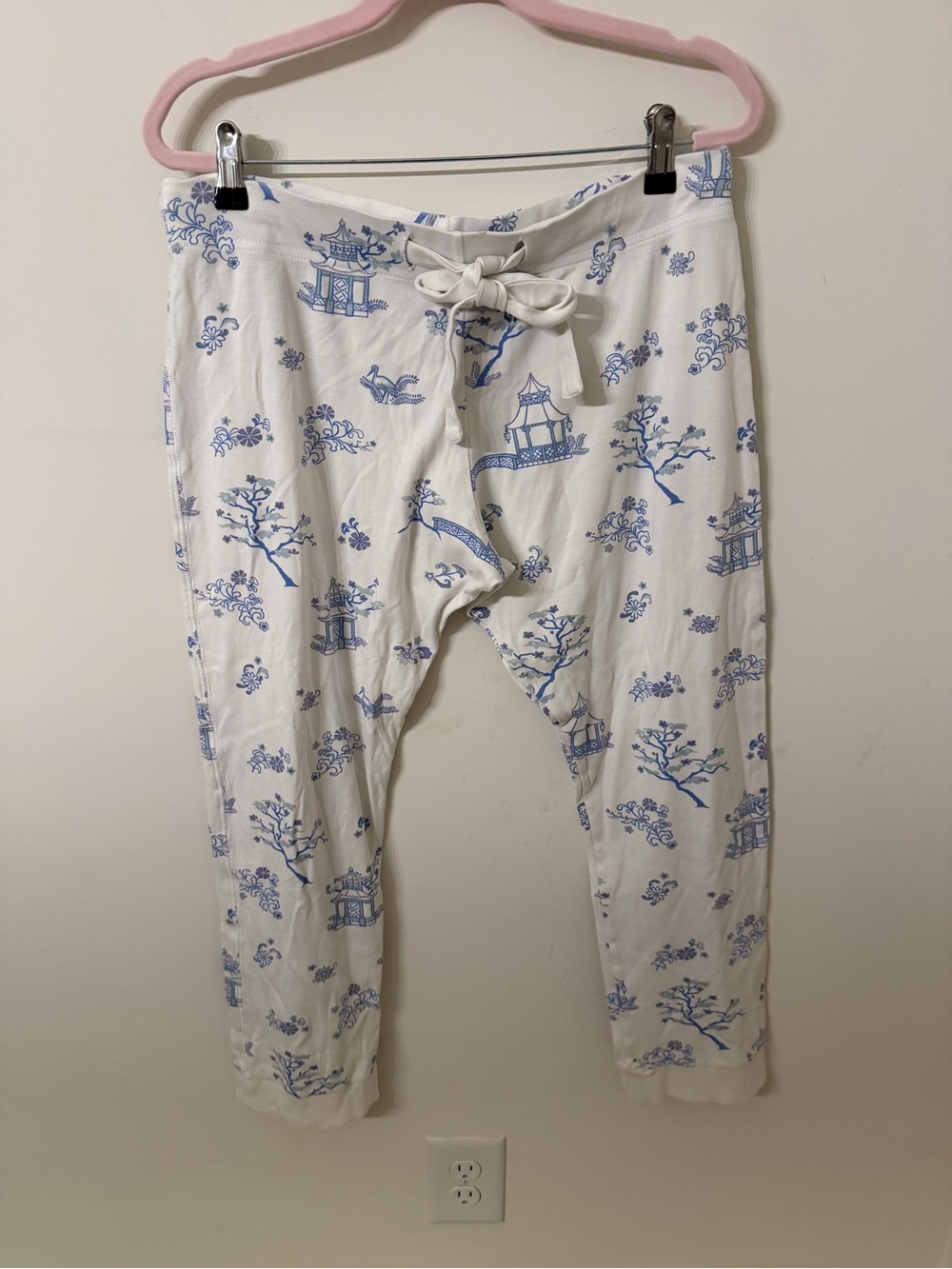 The Beaufort Bonnet Company White and Blue Printed Pajama Pants